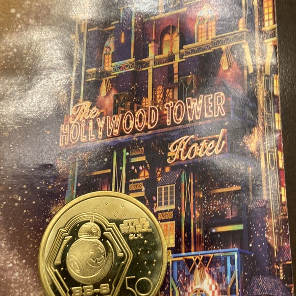 NWT Disney 50th anniversary collectible 🪙 coin gold BB-8 😁 Star Wars - Picture 3 of 4